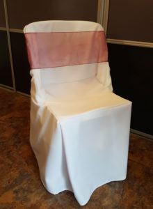 Housse-Chaise-Pliante-Plastique-(Face---avec-bandeau)-C.Creations Pliante mariage Plastique